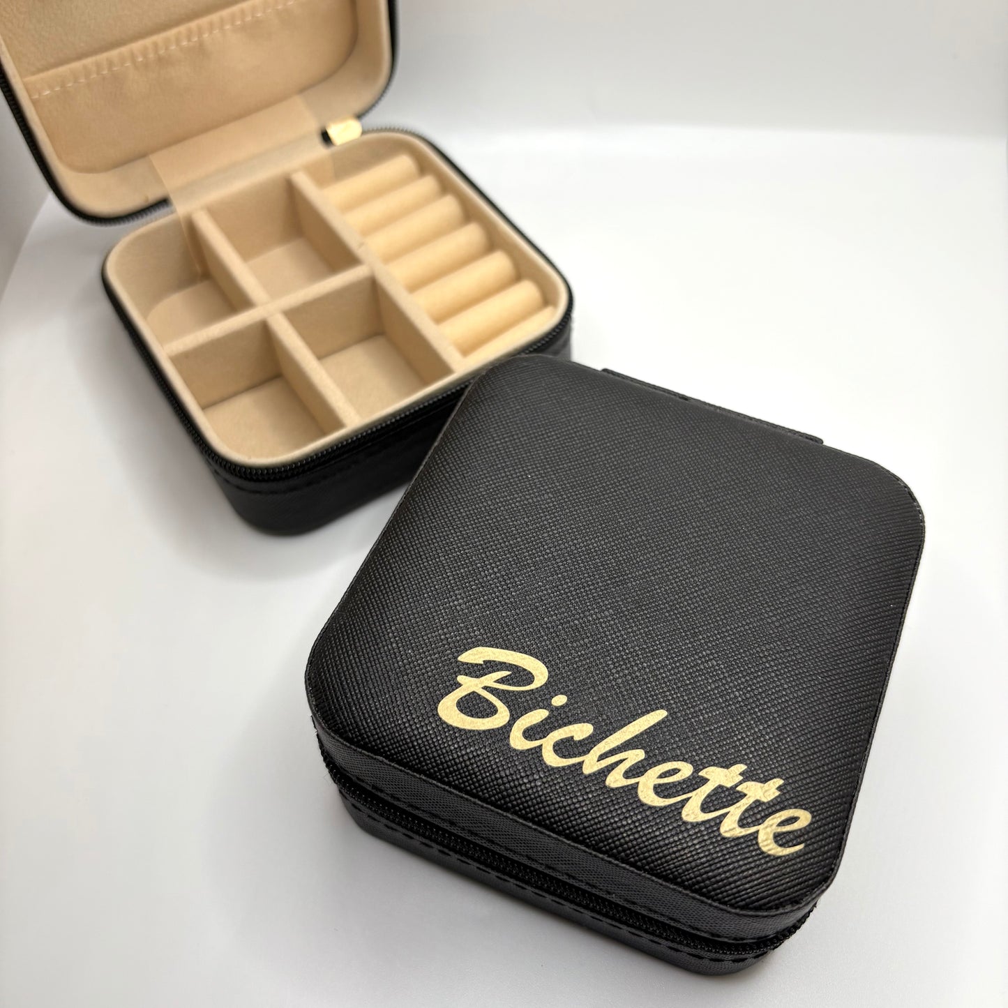 Boîte à Bijoux Femme “Bichette” – Noir, chic et originale